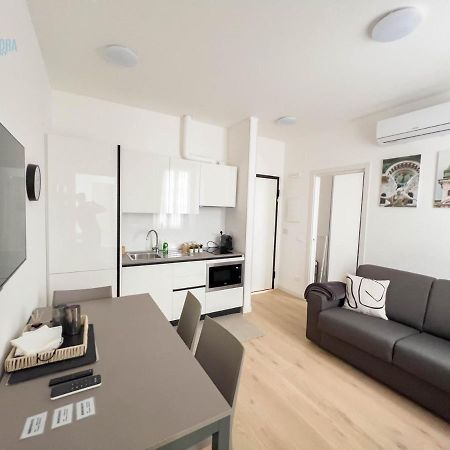 Piazza Della Borsa 3C Tirabora Short Rent Appartement Triëst Buitenkant foto