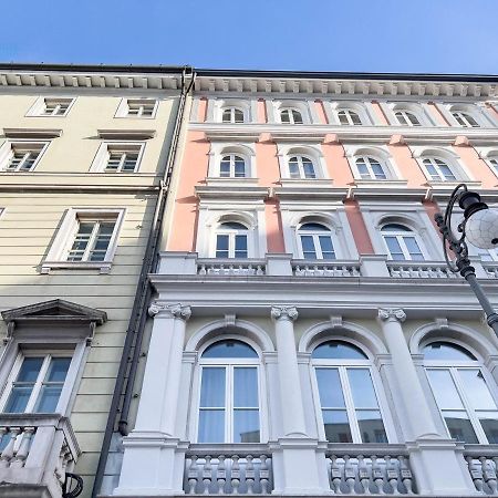 Piazza Della Borsa 3C Tirabora Short Rent Appartement Triëst Buitenkant foto